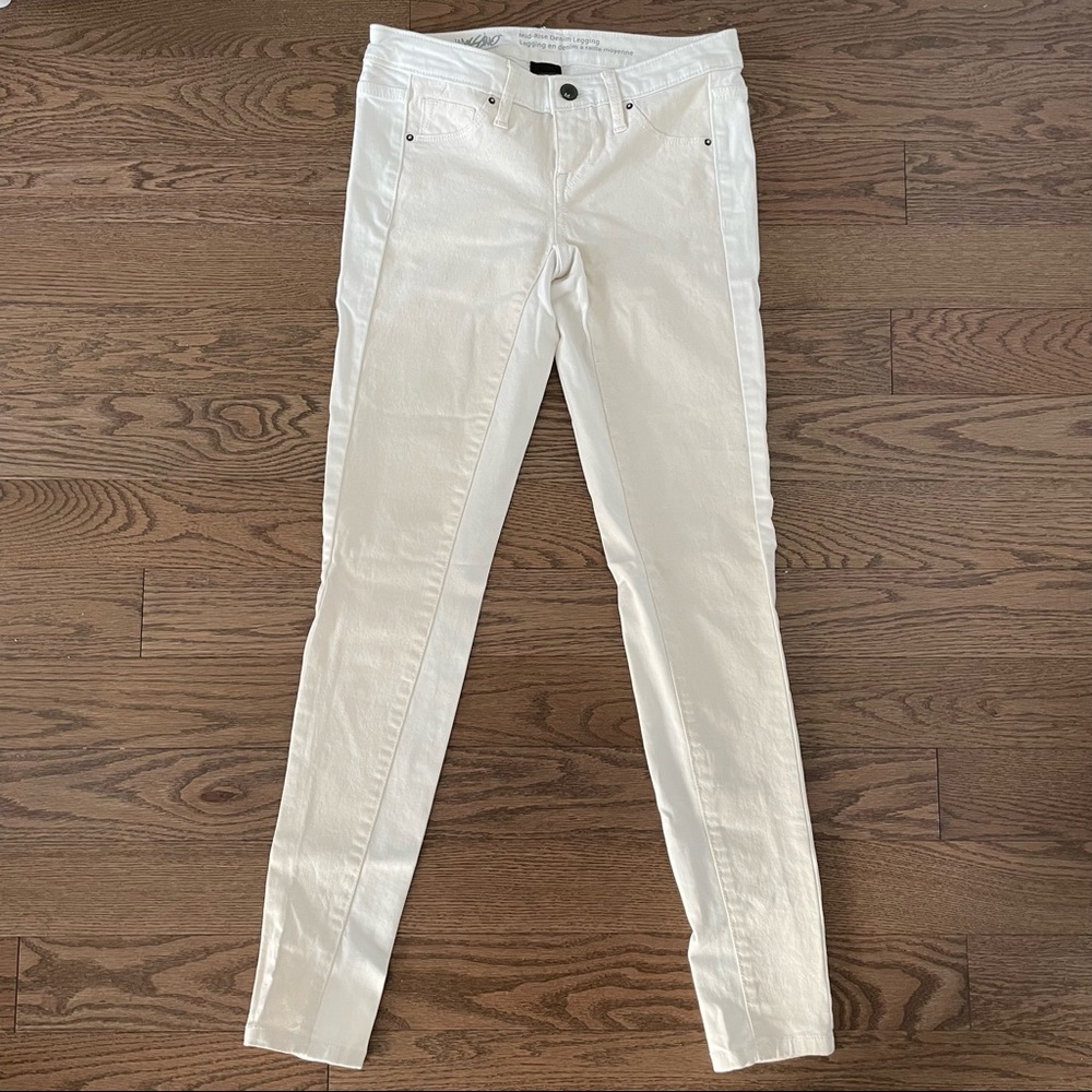 Mossimo Off-White Denim Skinny Jeans With Front Lace Print Design